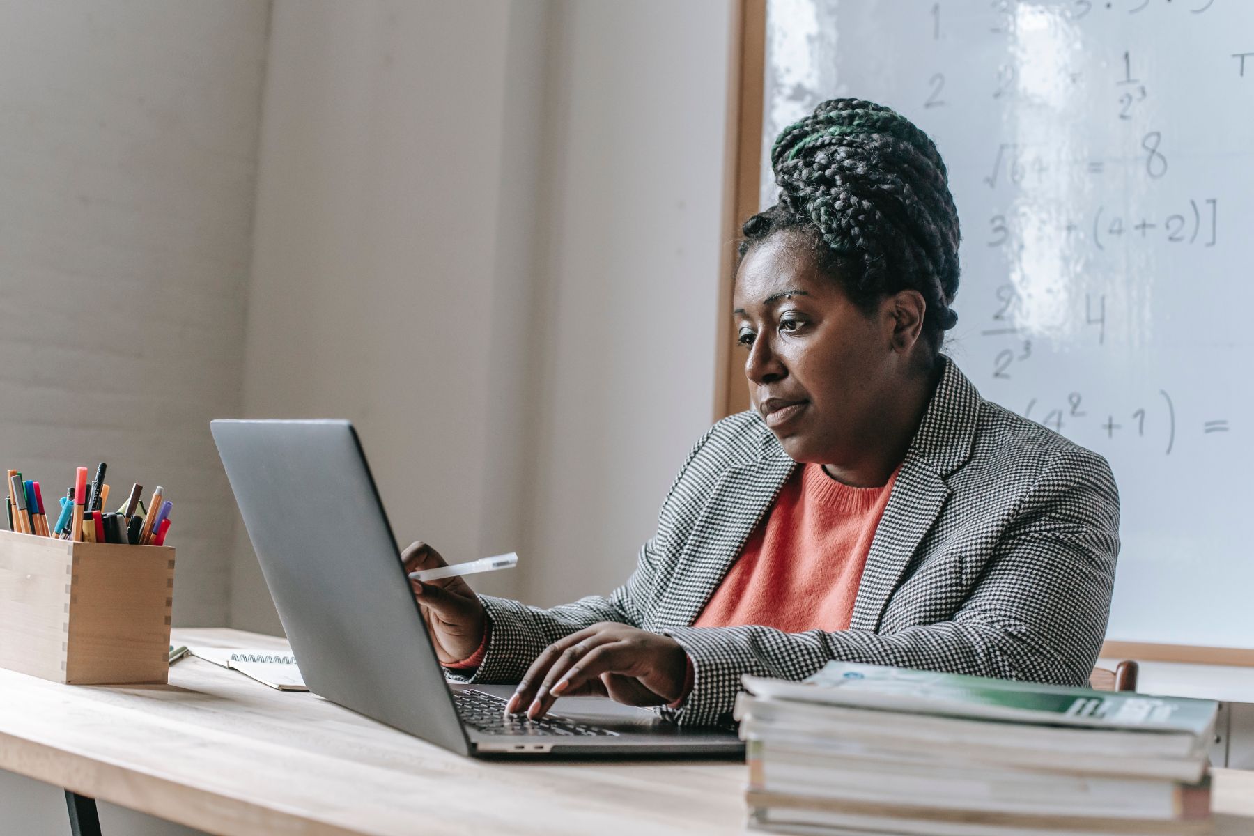 Keep IN Learning - Organization Online Learning teacher planning at computer