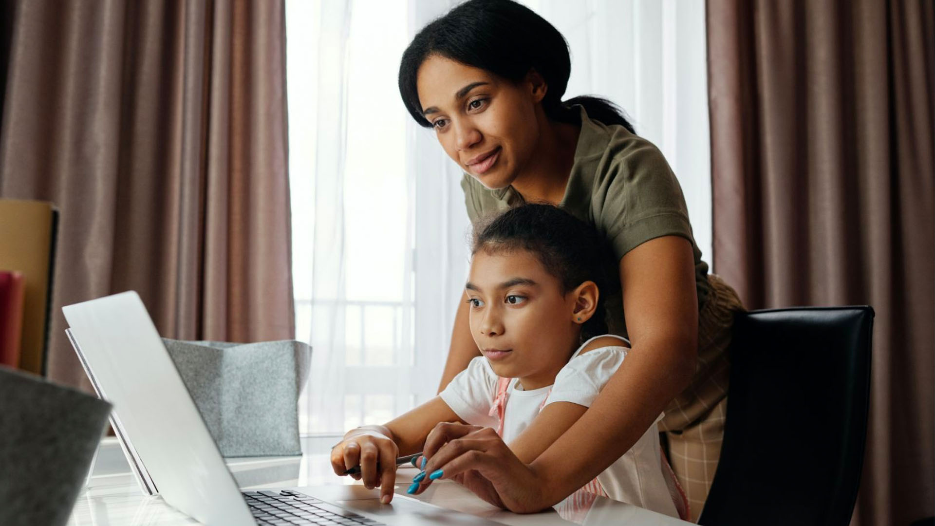Keep IN Learning - Digital Citizenship mom and her daughter working on a laptop