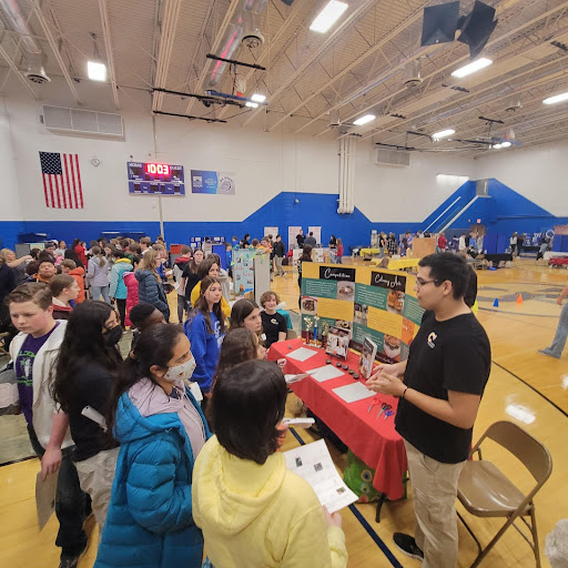 Student Amassadors talk to prospective students Pictured above: A student ambassador talks to prospective students about C4 classes.